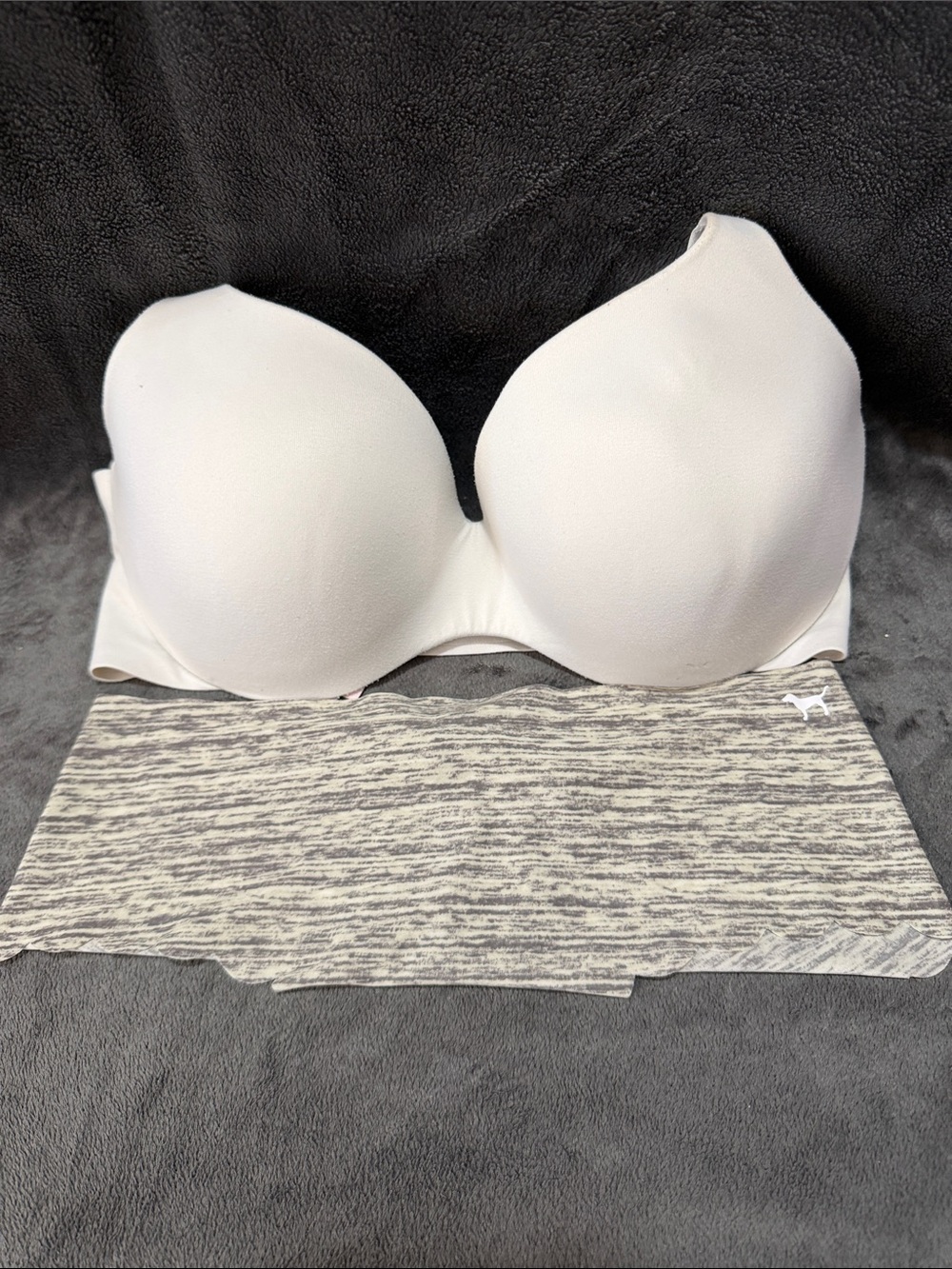 Victoria’s Secret white “Incredible” full coverage bra